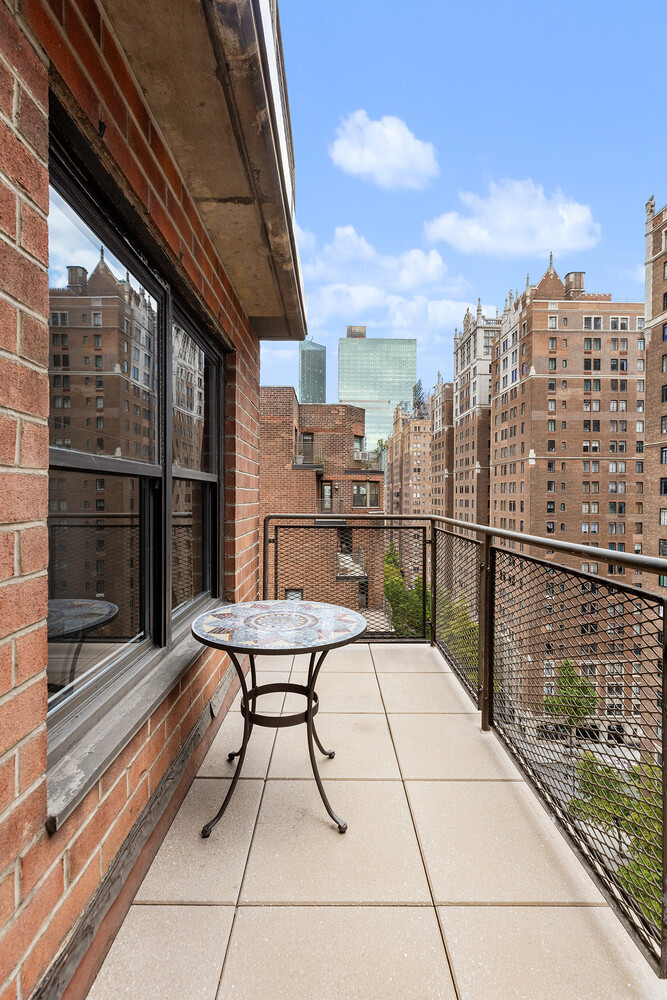 2 TUDOR CITY Place 14BS