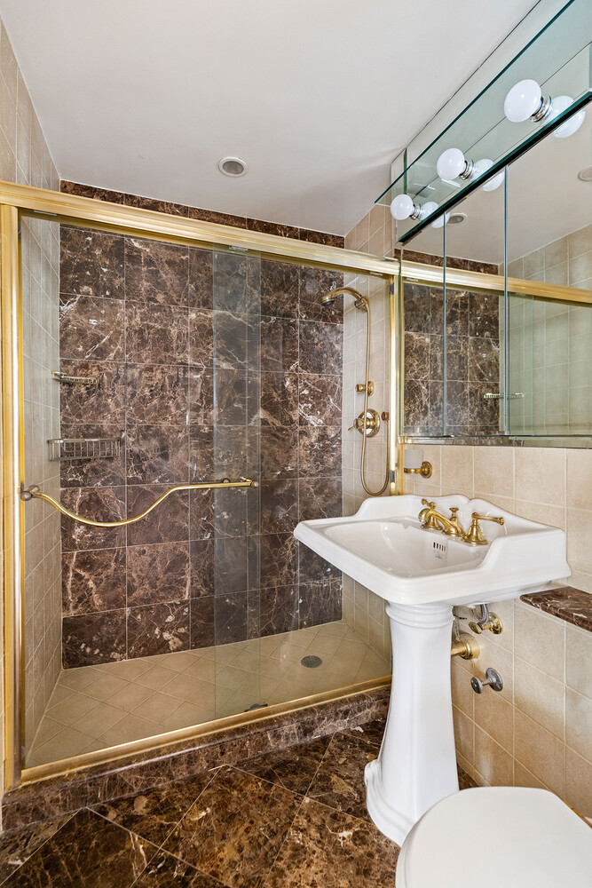 2 TUDOR CITY Place 14BS