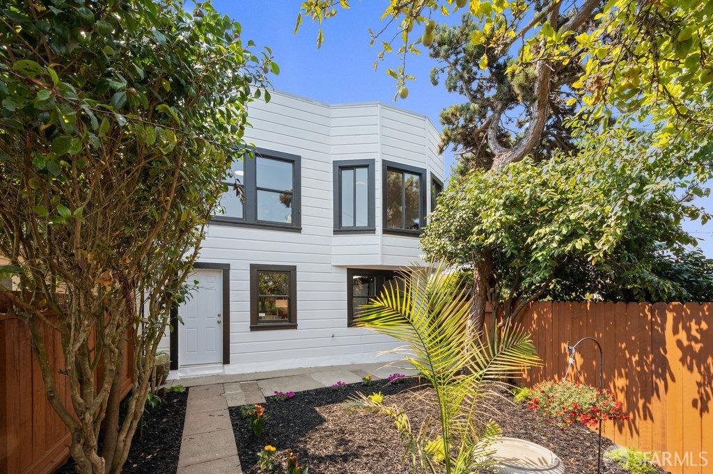 184 Santa Rosa Avenue