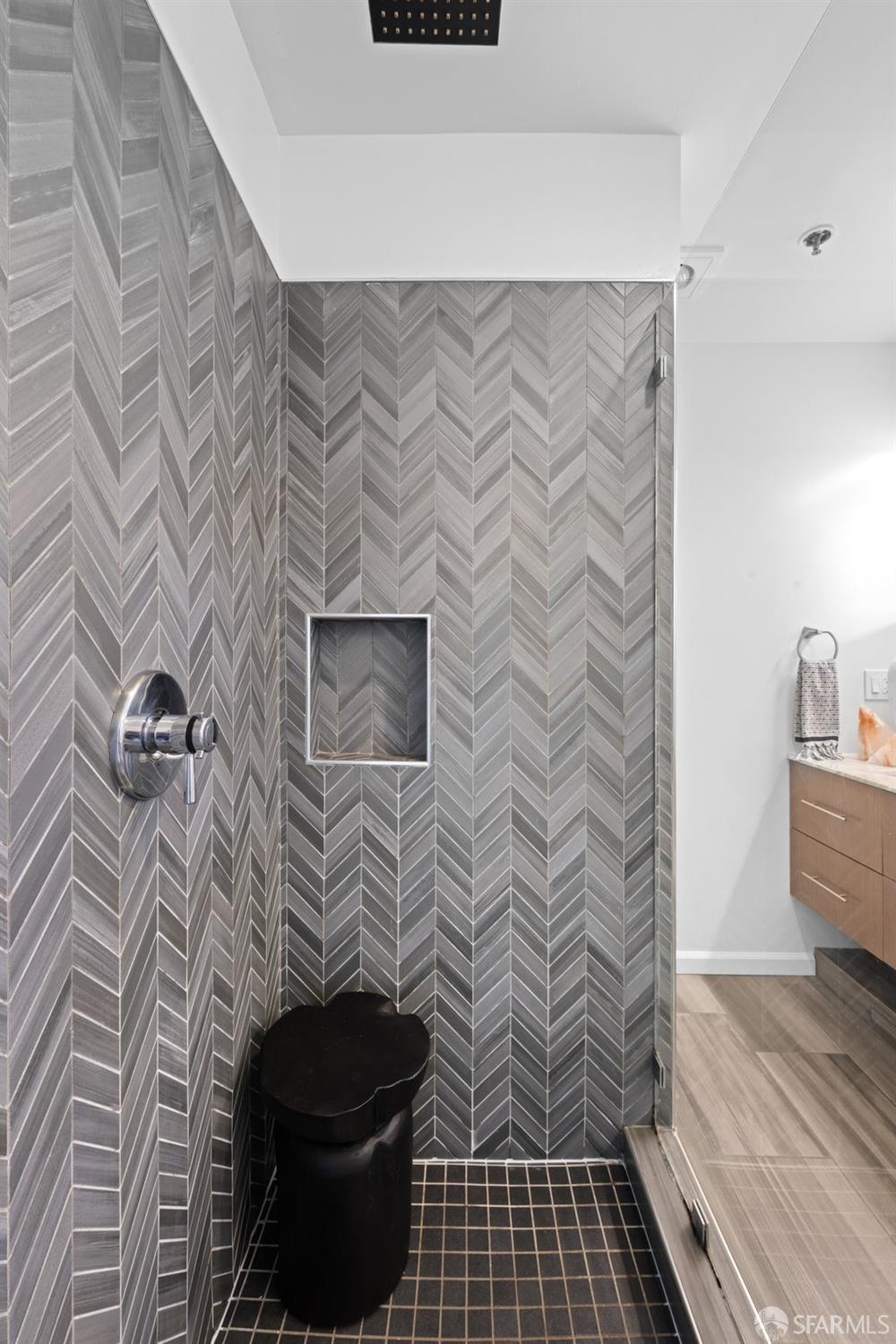 2425 Market Street # 6