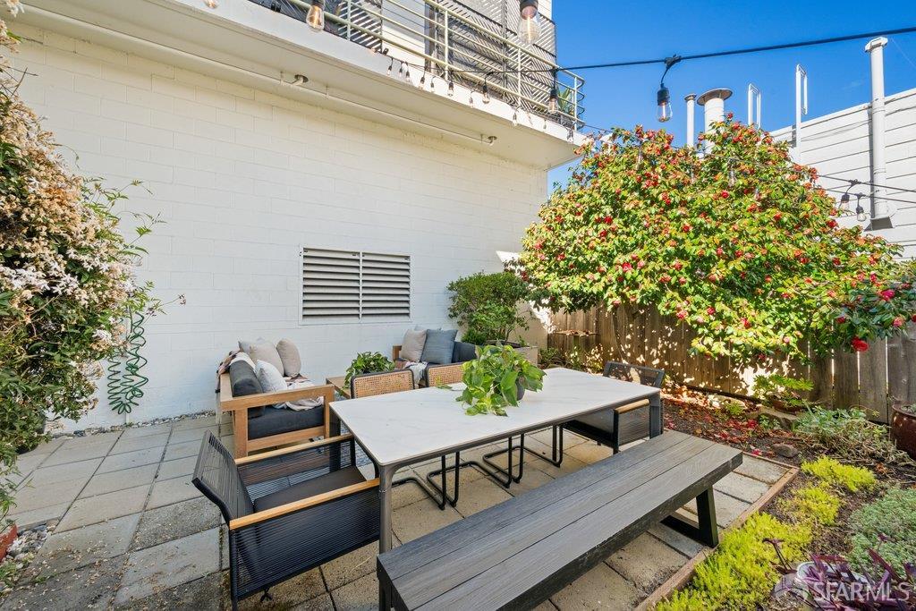 2425 Market Street # 6