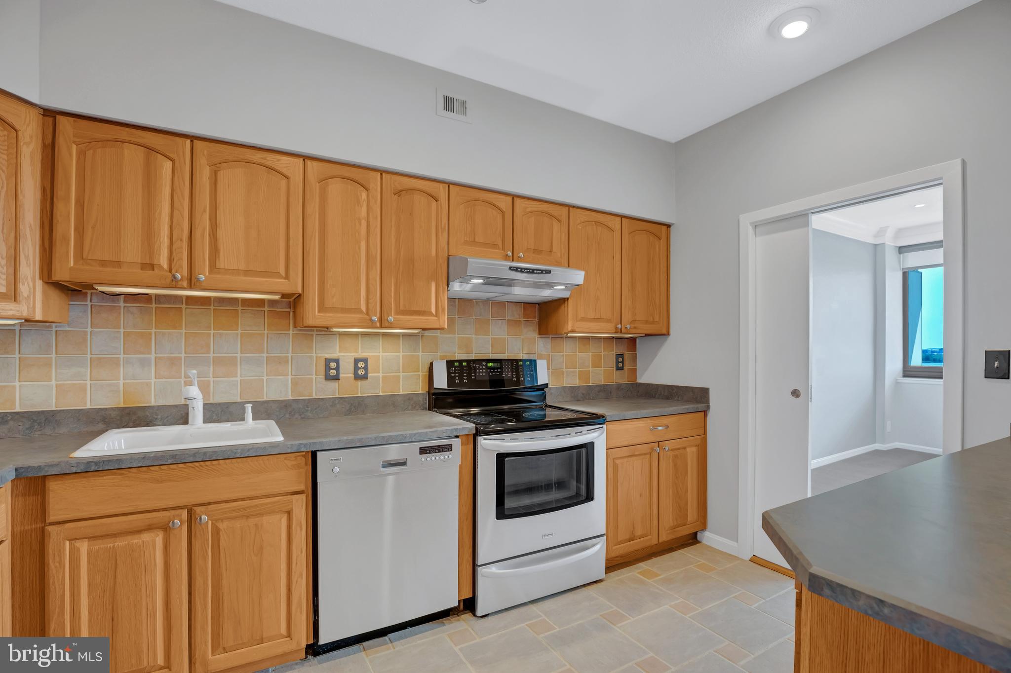 1805 Crystal Dr #1107s