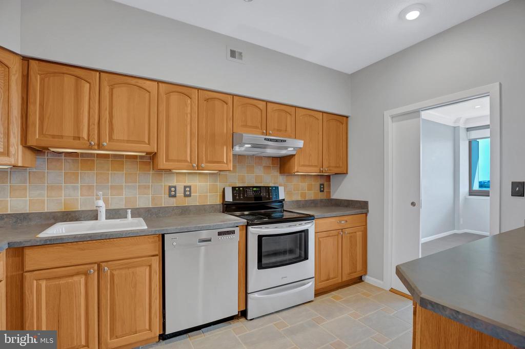 1805 Crystal Dr #1107s