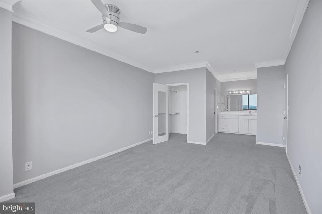 1805 Crystal Dr #1107s
