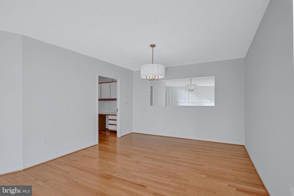 1300 Crystal Dr #1508s