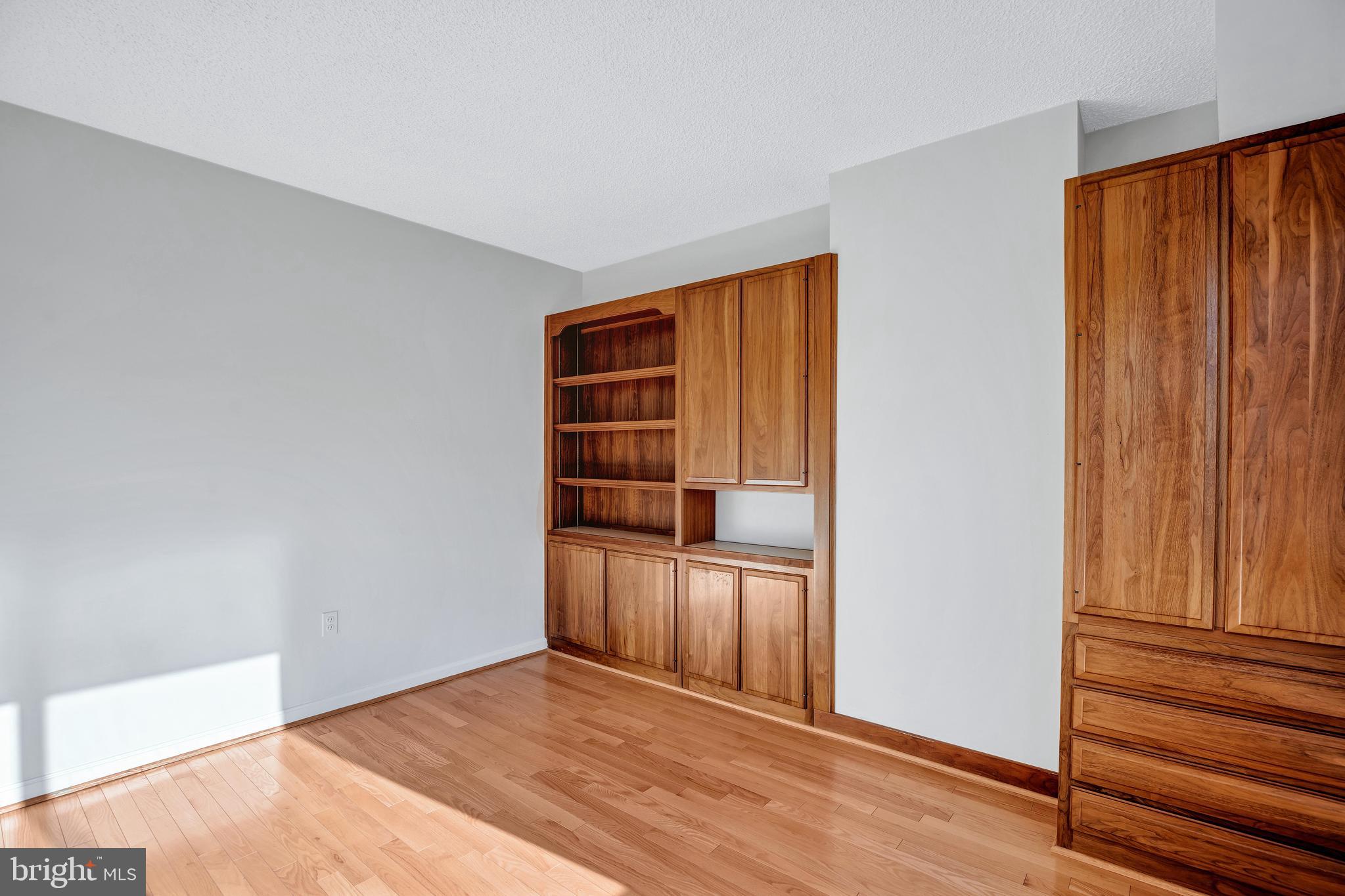 1300 Crystal Dr #1508s