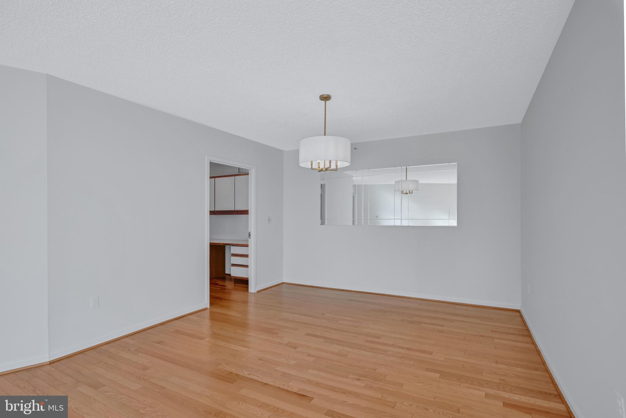 1300 Crystal Dr #1508s