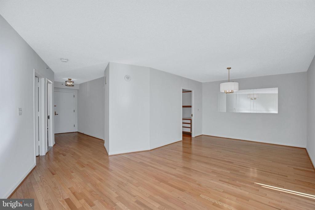 1300 Crystal Dr #1508s