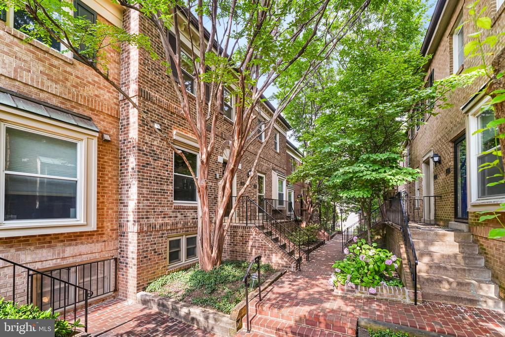 1120 N Taylor St #2