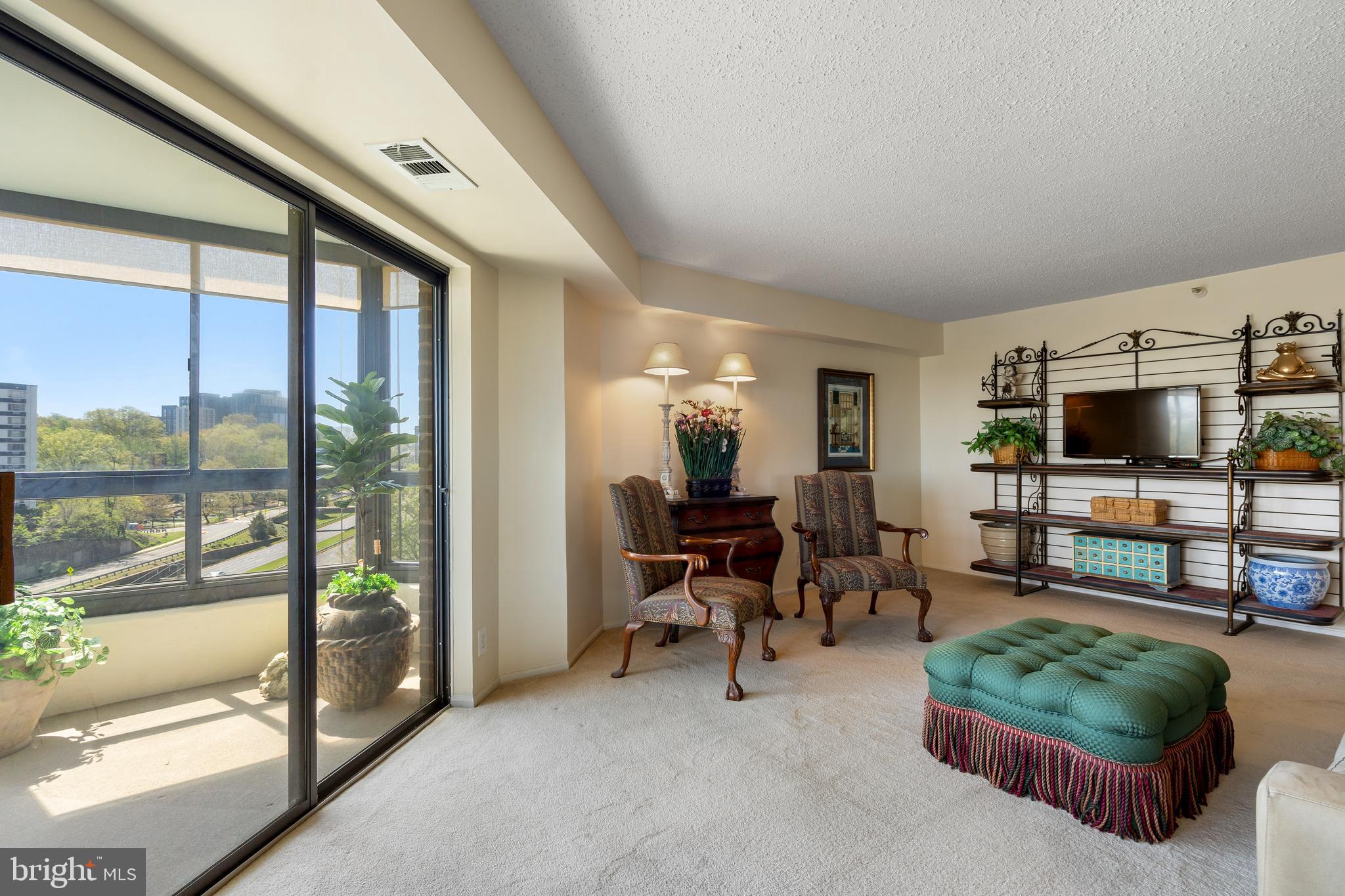 1600 N OAK STREET 415