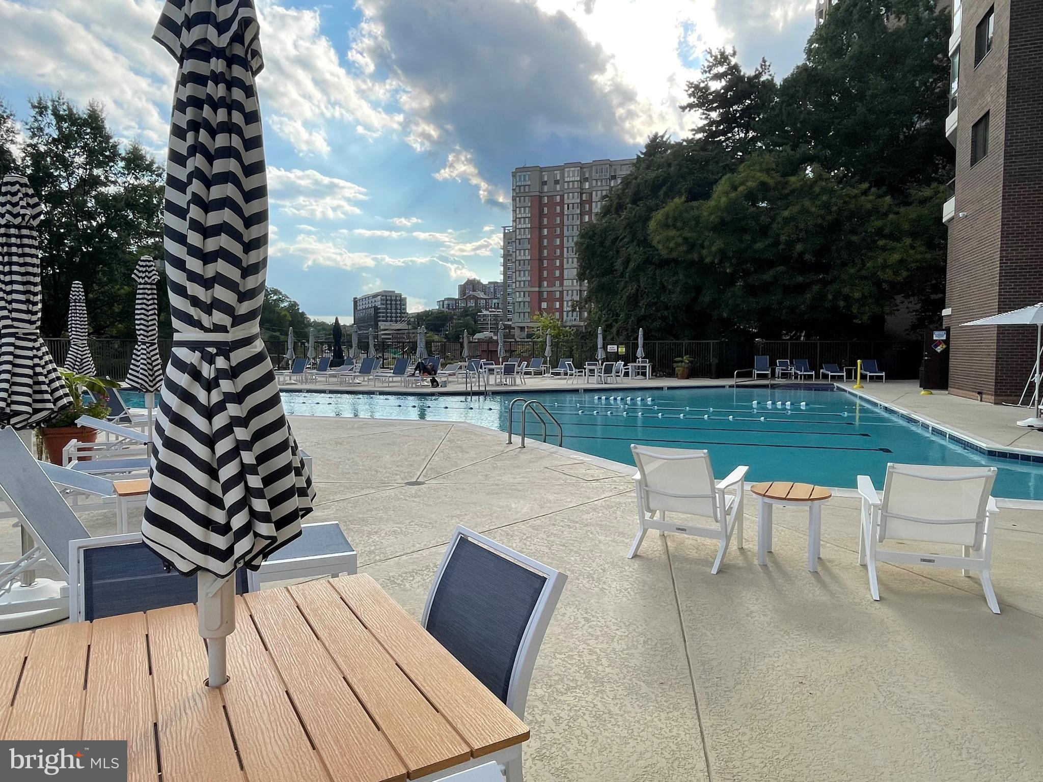 1600 N OAK STREET 415