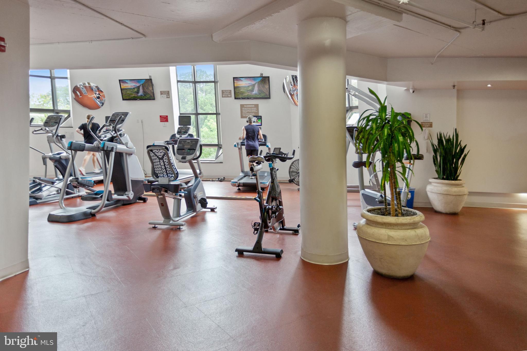 1600 N OAK STREET 415