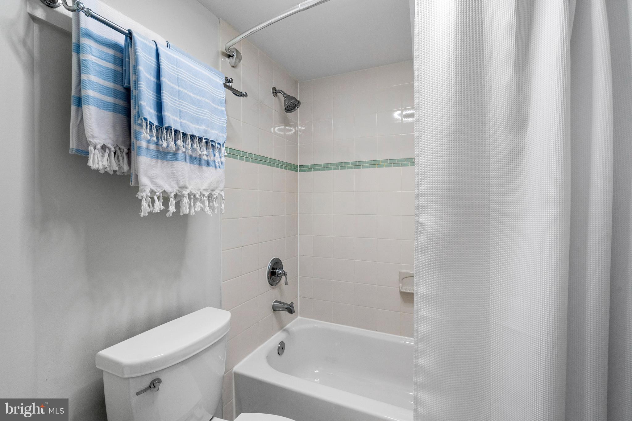 1600 N OAK STREET 415