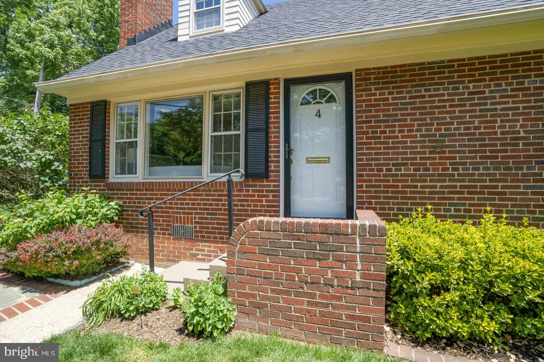 4 E Walnut St