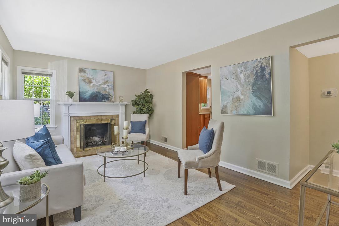 4 E Walnut St