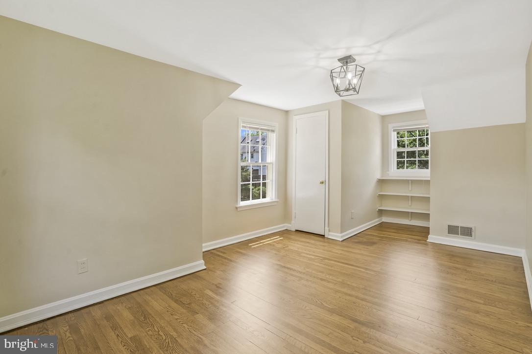 4 E Walnut St