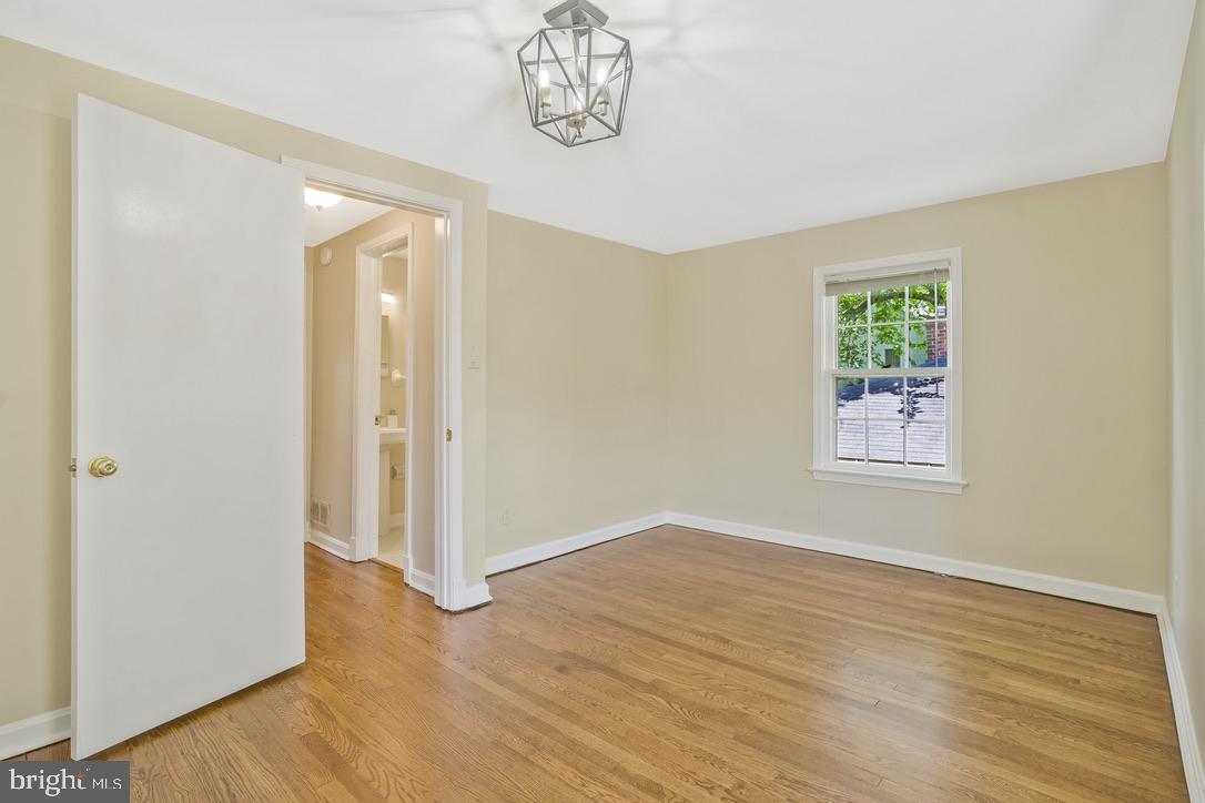 4 E Walnut St