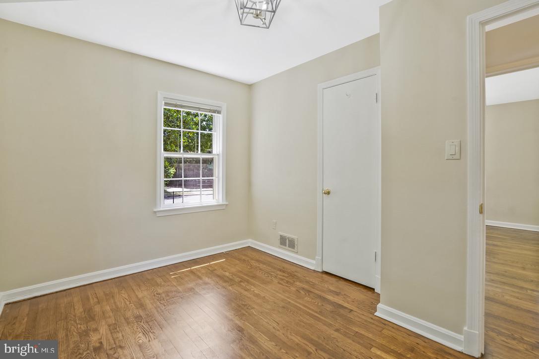 4 E Walnut St