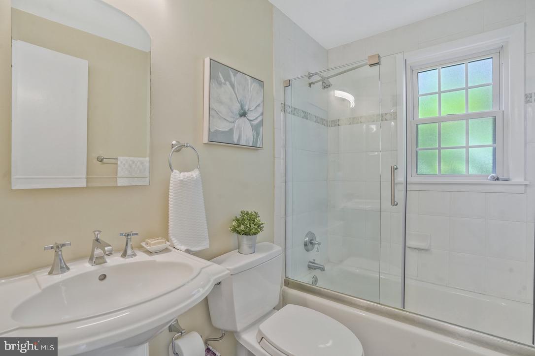 4 E Walnut St