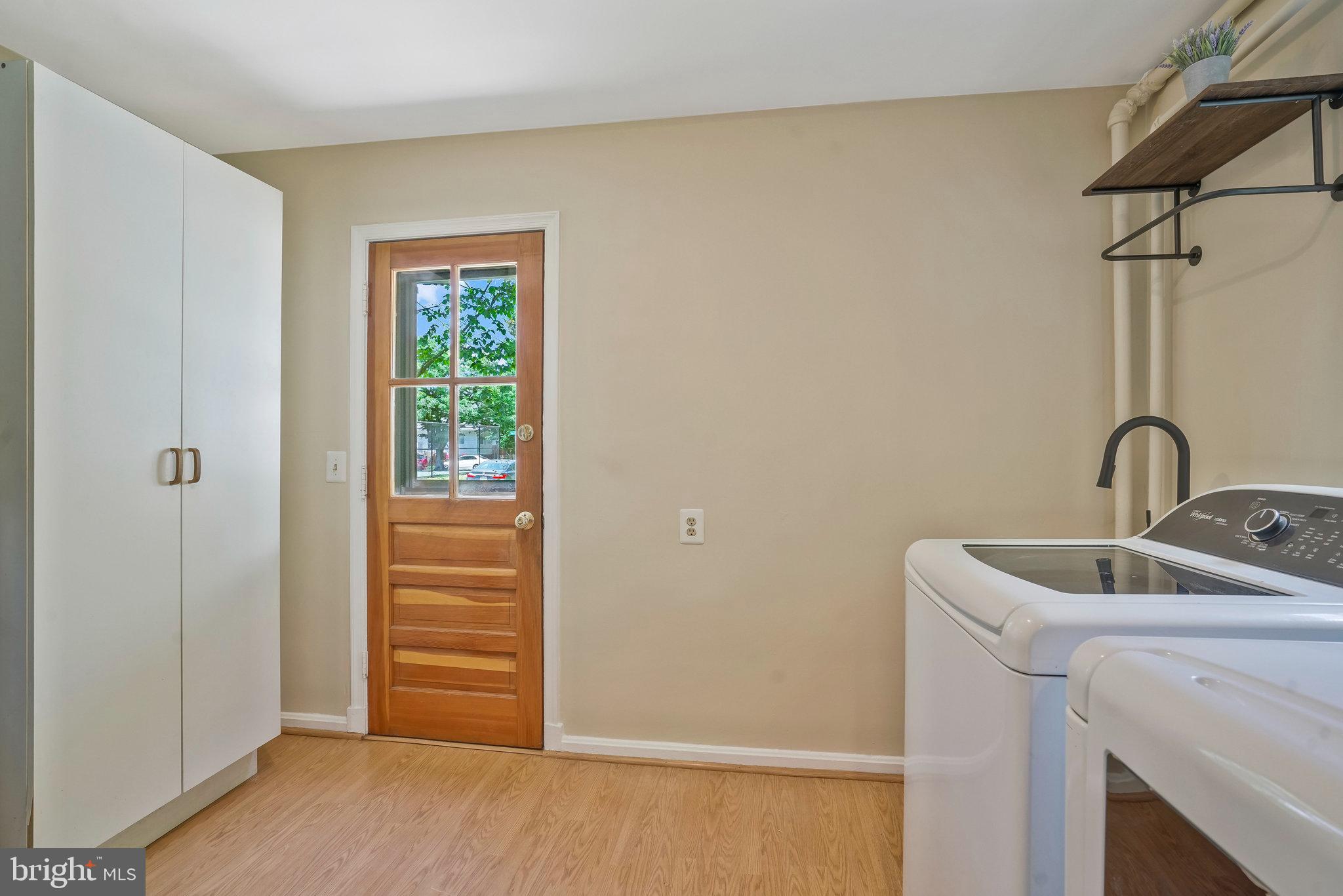 4 E Walnut St