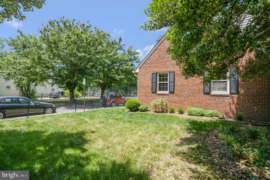 4 E Walnut St