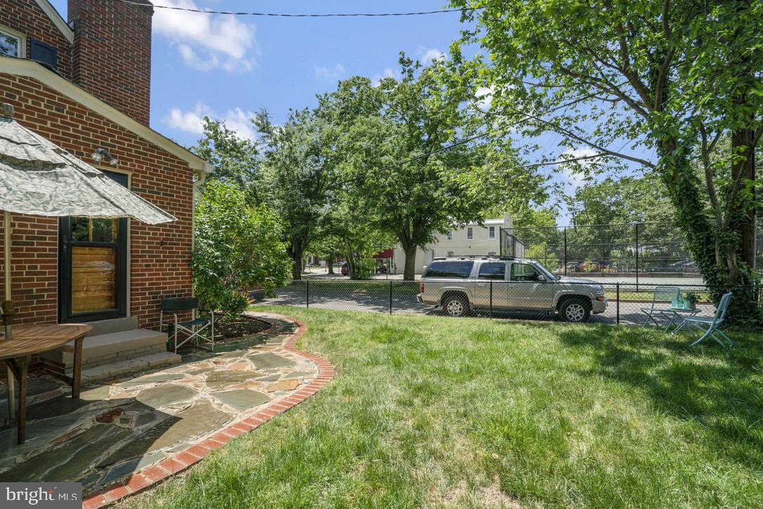 4 E Walnut St