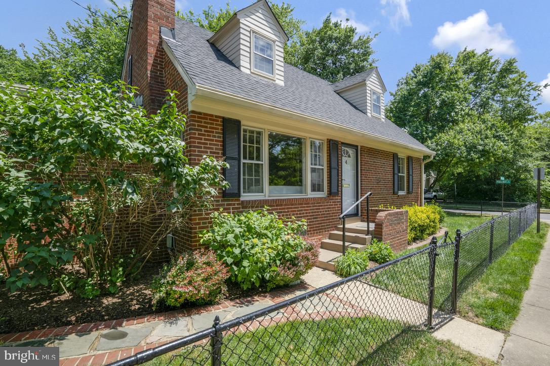 4 E Walnut St