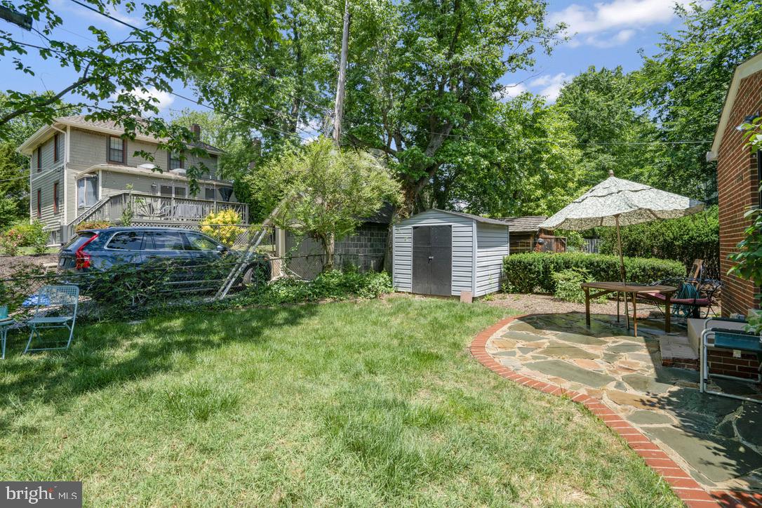 4 E Walnut St