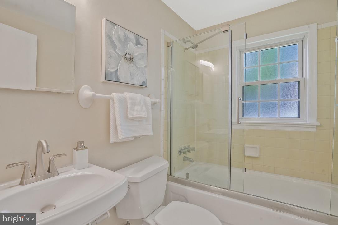 4 E Walnut St