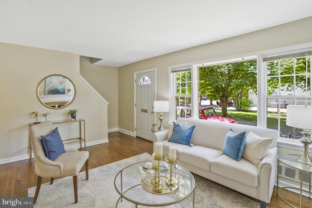 4 E Walnut St