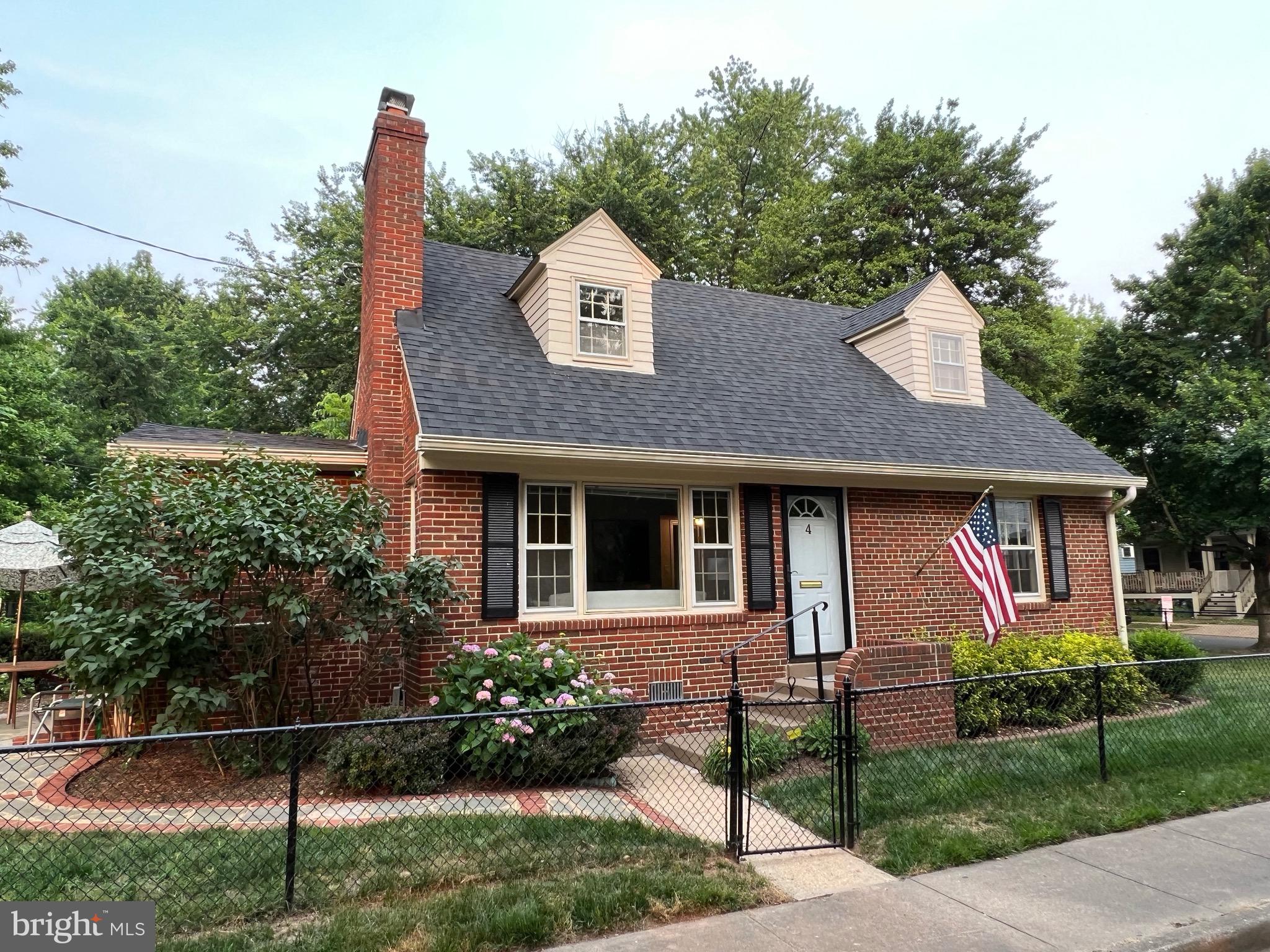 4 E Walnut St