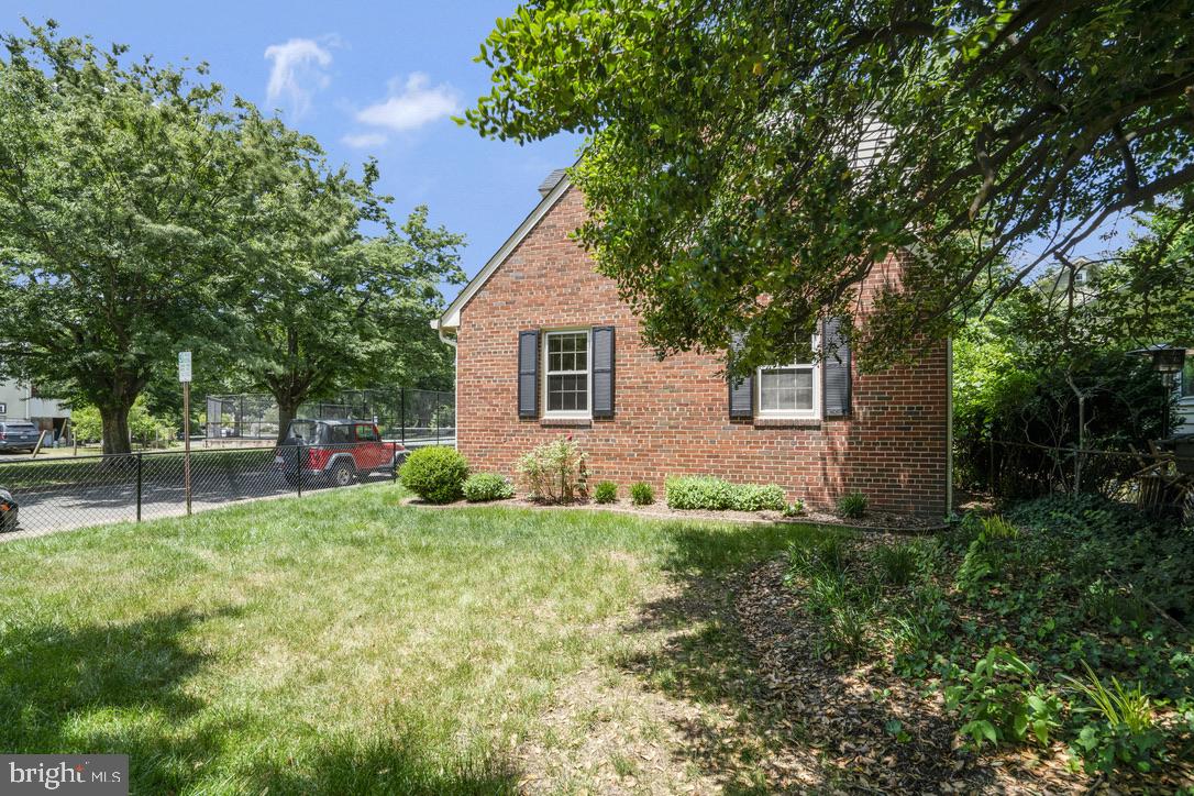 4 E Walnut St