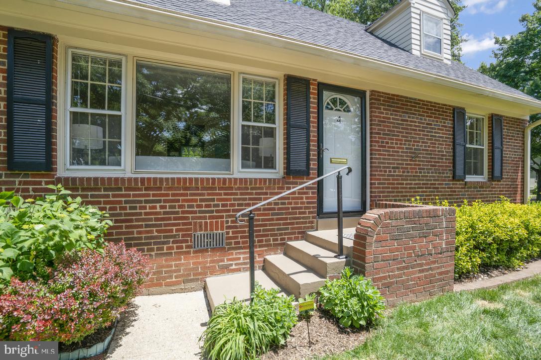 4 E Walnut St