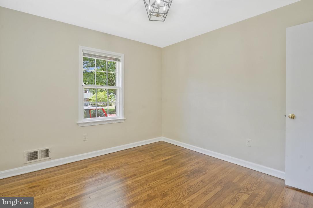 4 E Walnut St