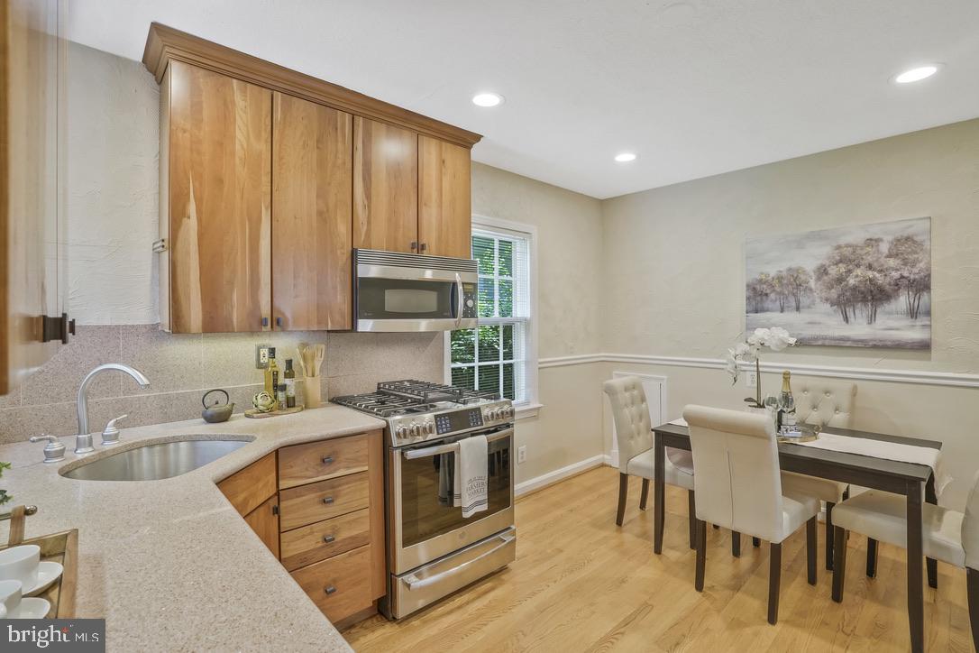 4 E Walnut St