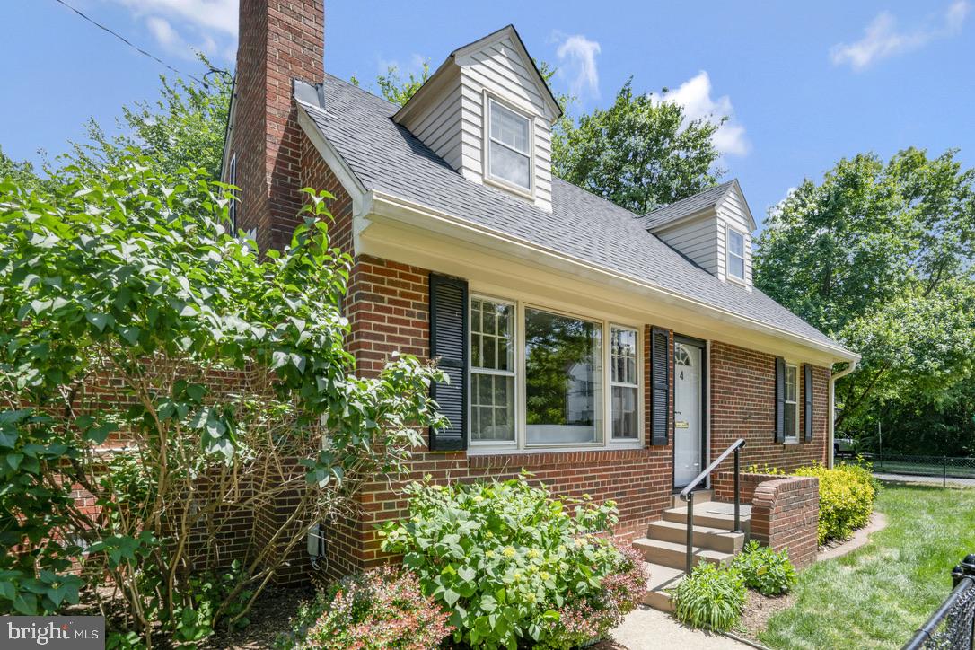 4 E Walnut St