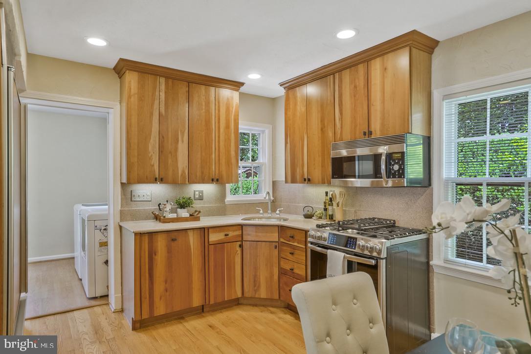 4 E Walnut St