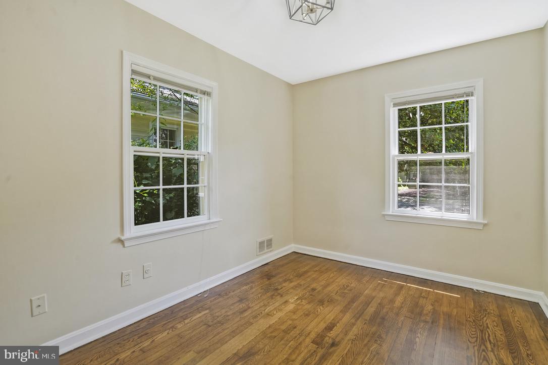 4 E Walnut St