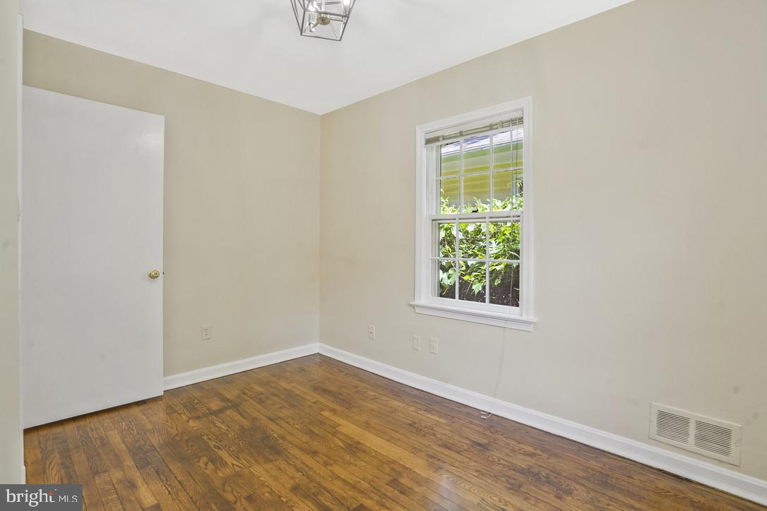 4 E Walnut St