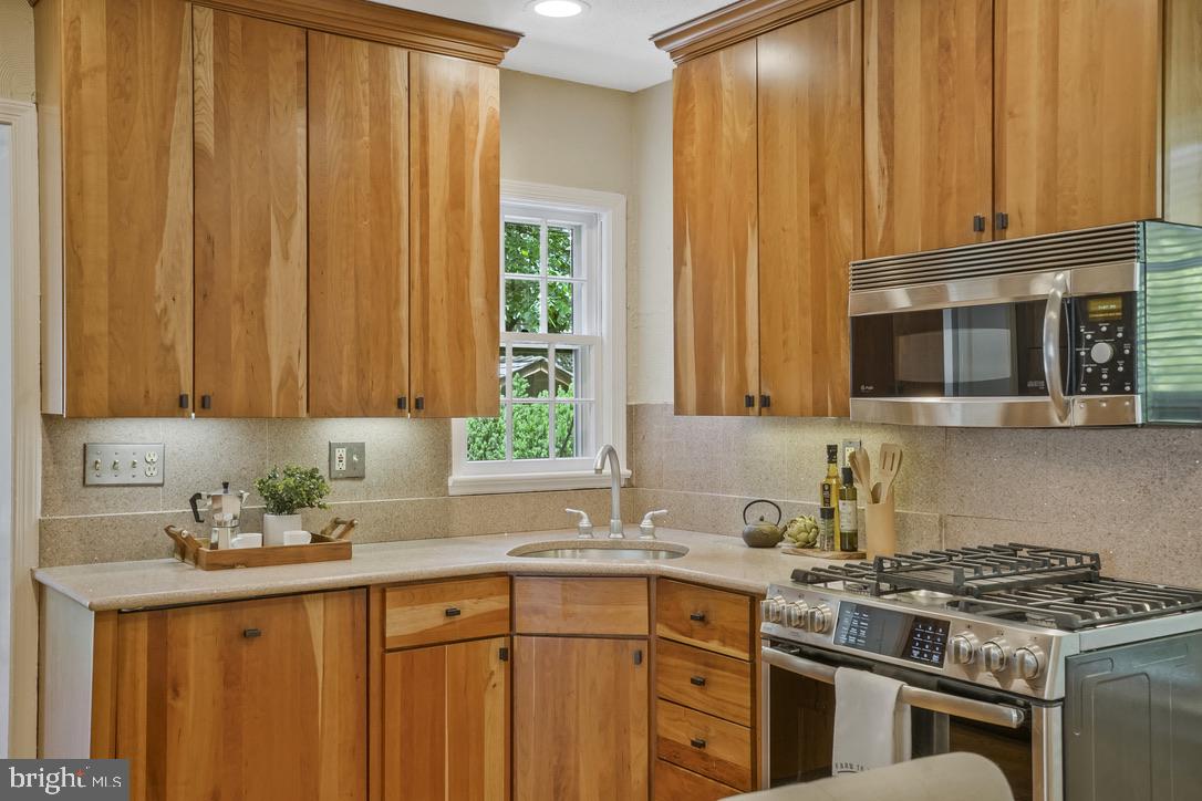 4 E Walnut St