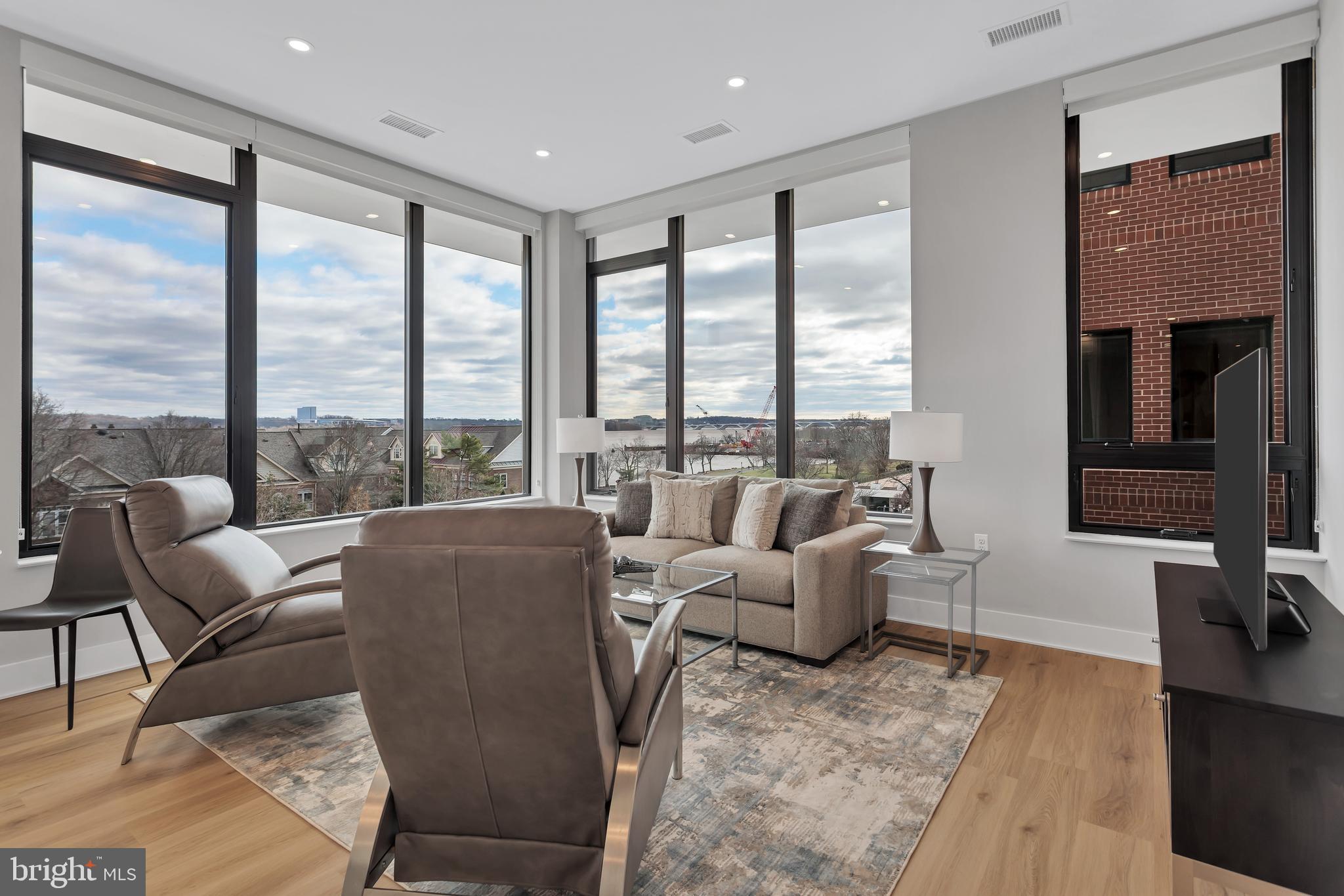 801 N Fairfax St #319