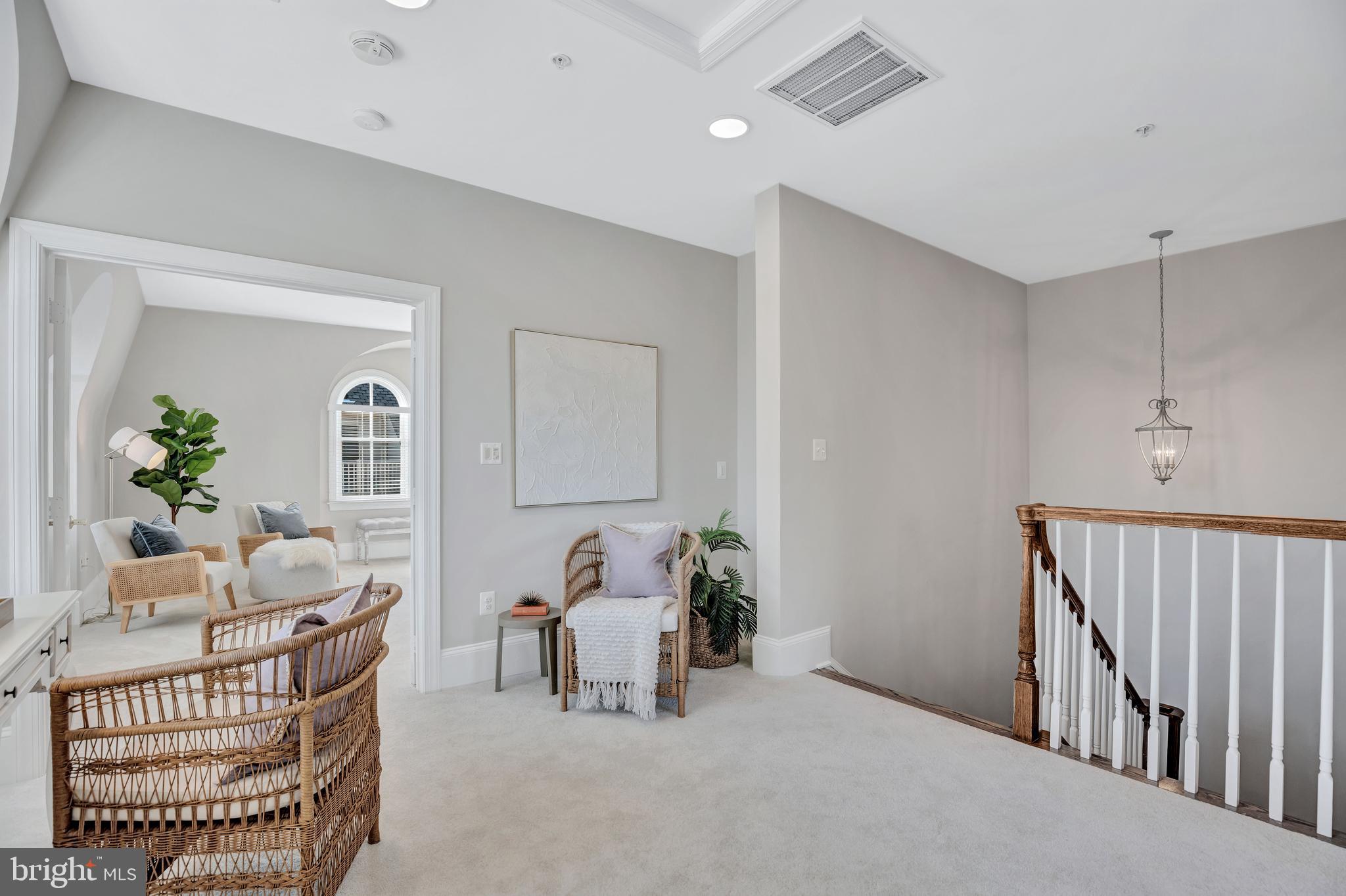 700 Rose Sq