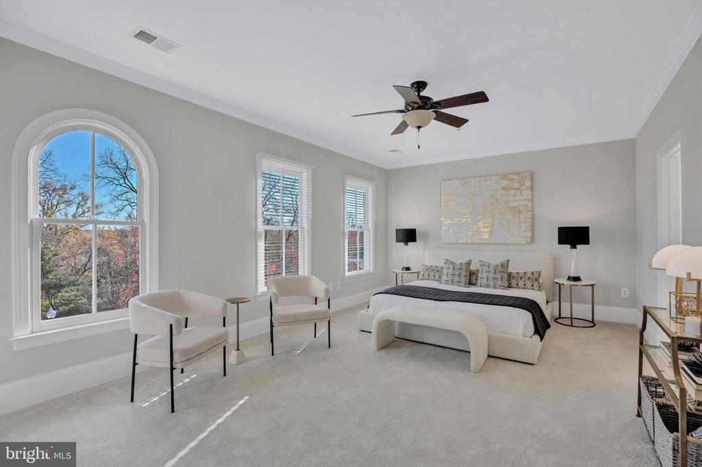 700 Rose Sq