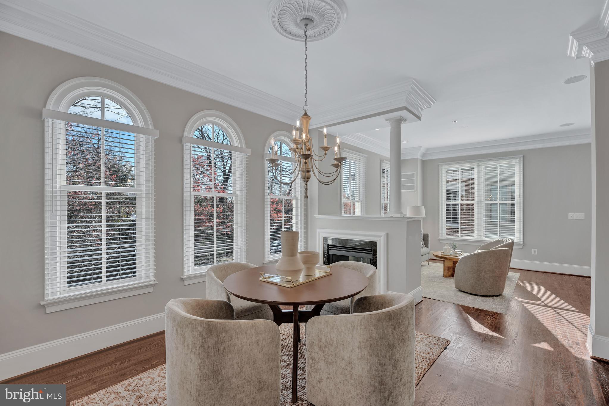 700 Rose Sq