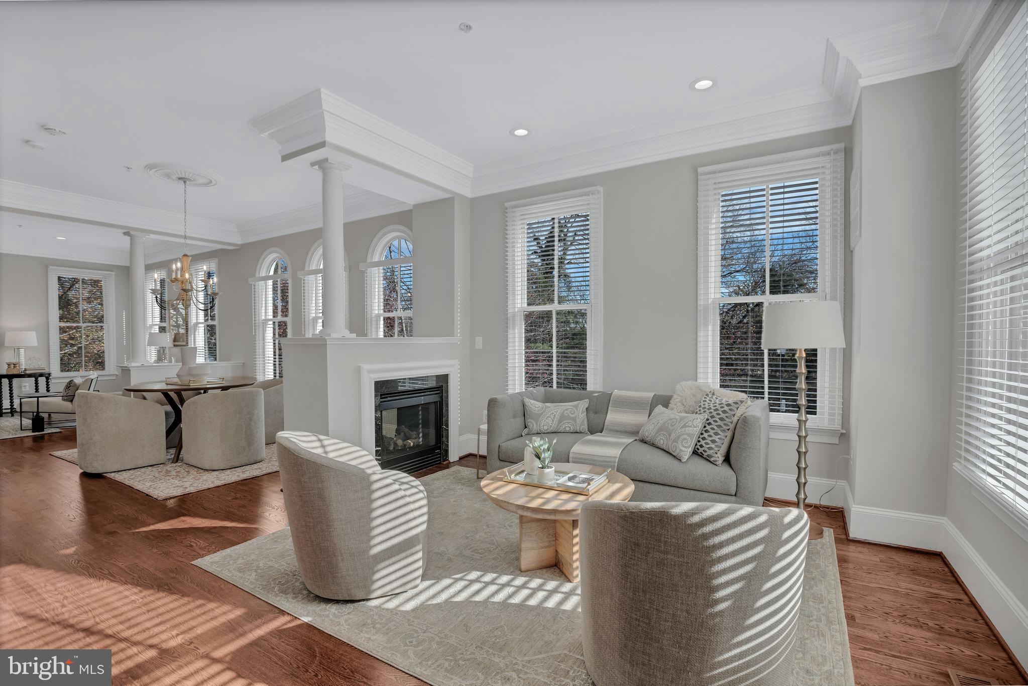 700 Rose Sq