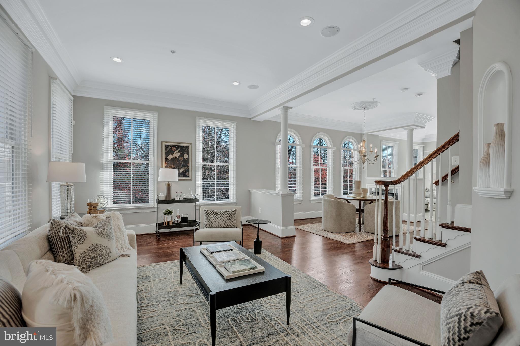 700 Rose Sq