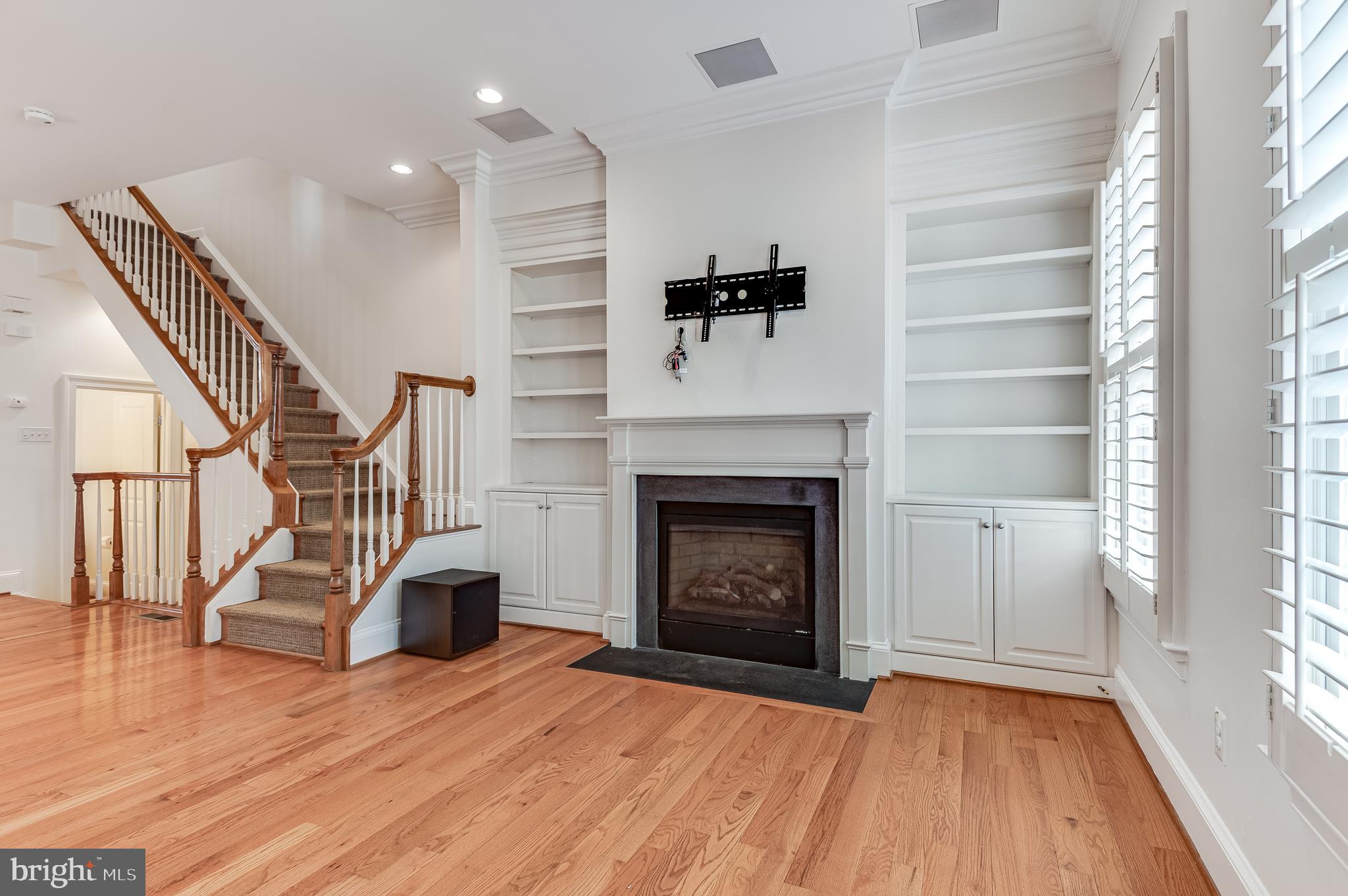 1830 POTOMAC GREENS DR