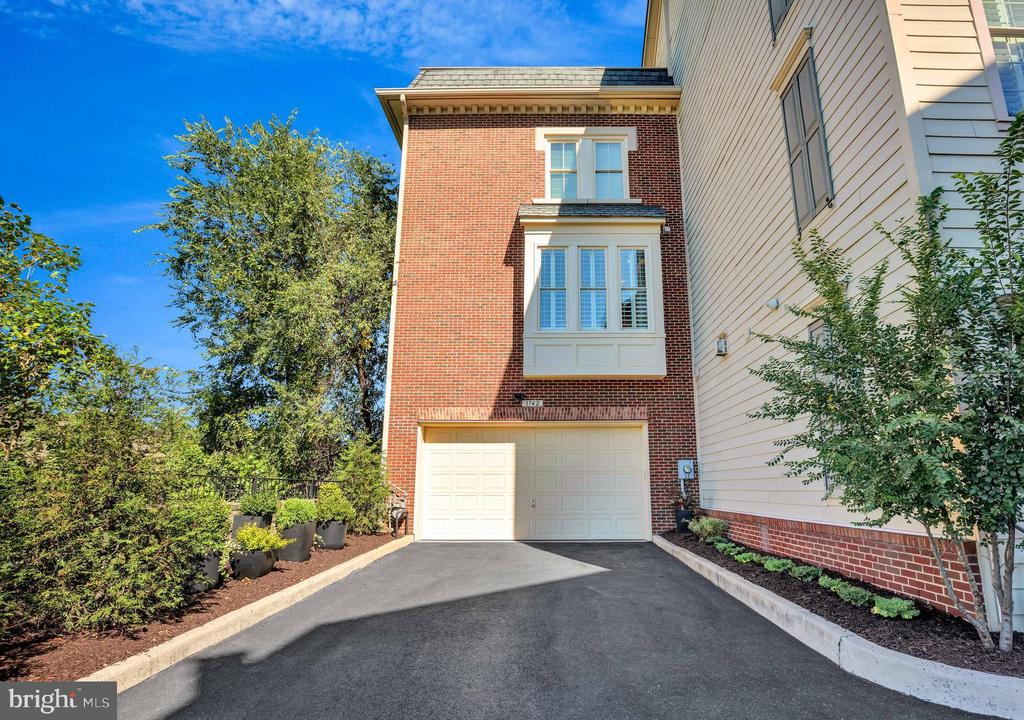 1742 Potomac Greens Dr