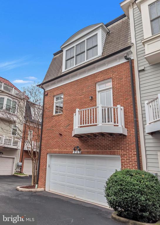 709 CARPENTER RD