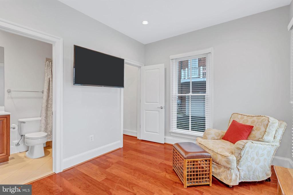 709 CARPENTER RD